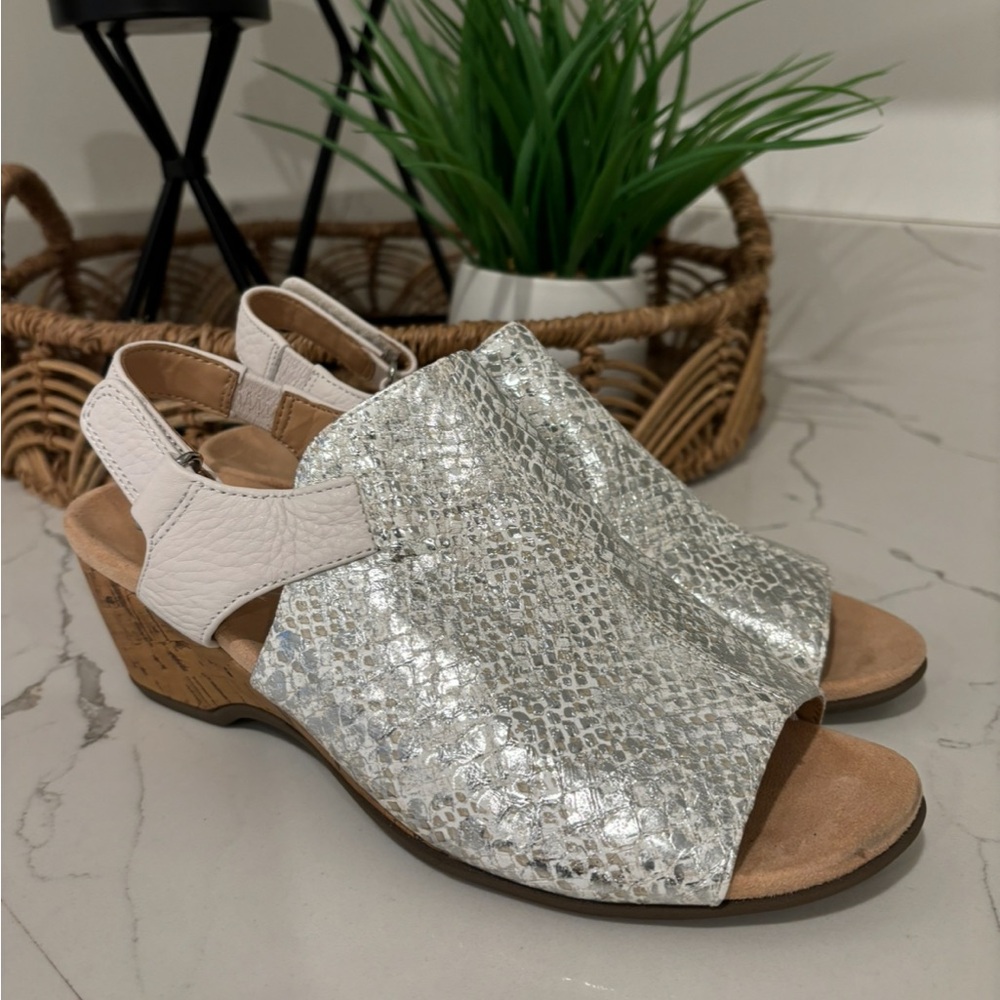 Vionic Paradise Tatiana Metallic Snakeskin Slingback Wedge Sandal Womens Size 7